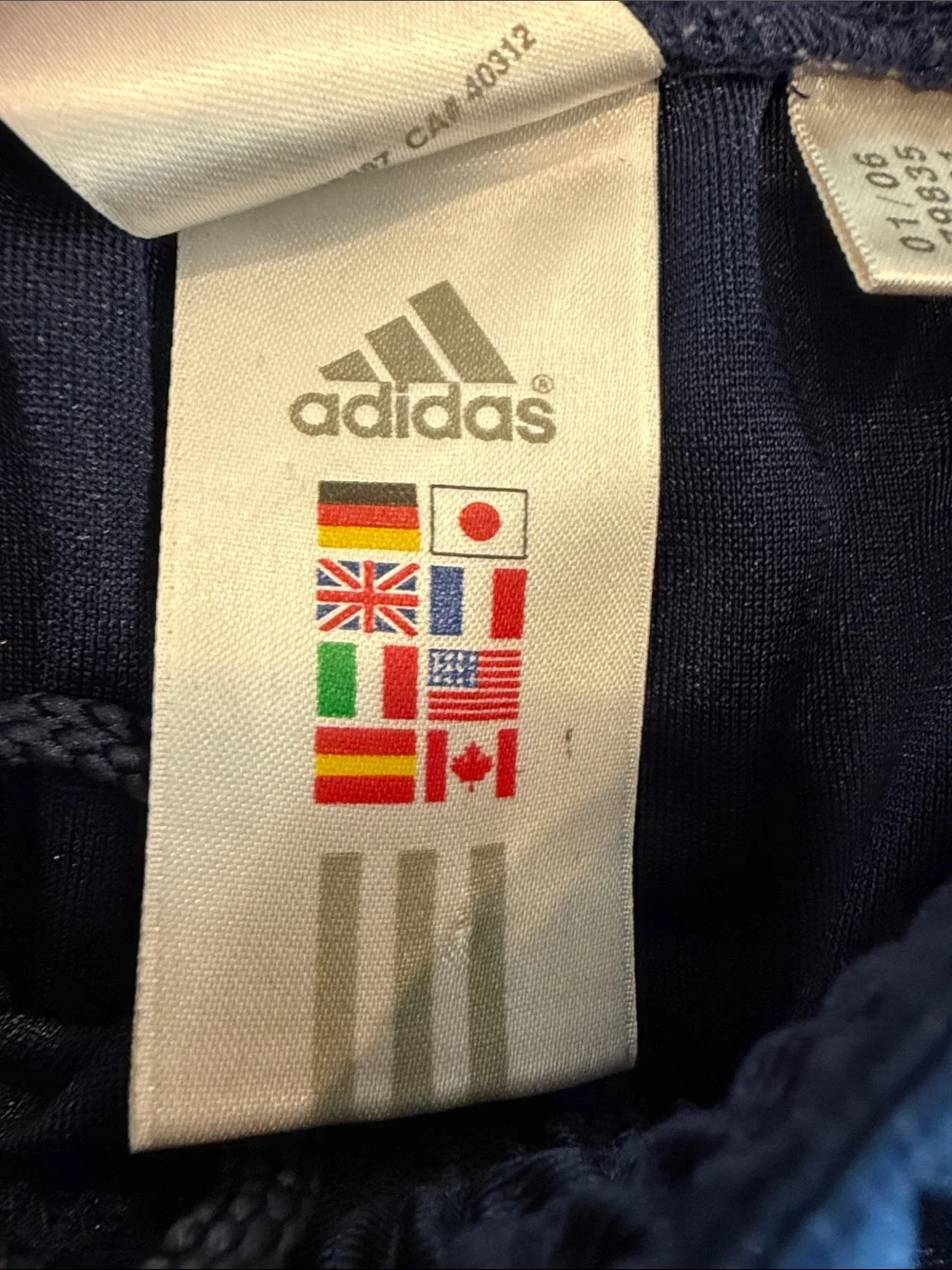RARE⛹️‍♂️ADIDAS Y2K DAZZLE-BASKETBALL SHORTS - NAVY AND WHITE -BOYS SIZE 14/16